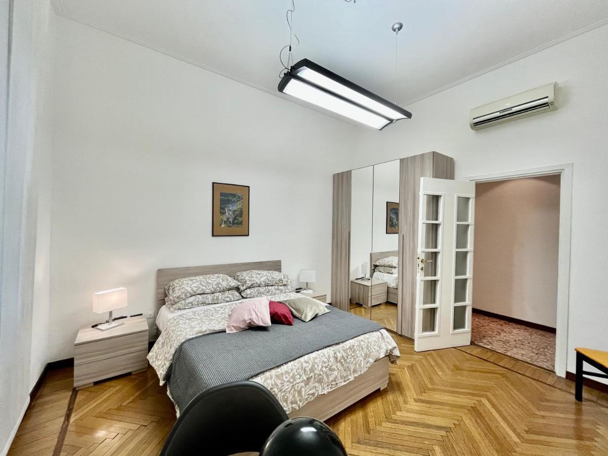 Central Apartment Milan Bagian luar foto