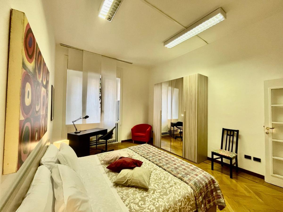 Central Apartment Milan Bagian luar foto