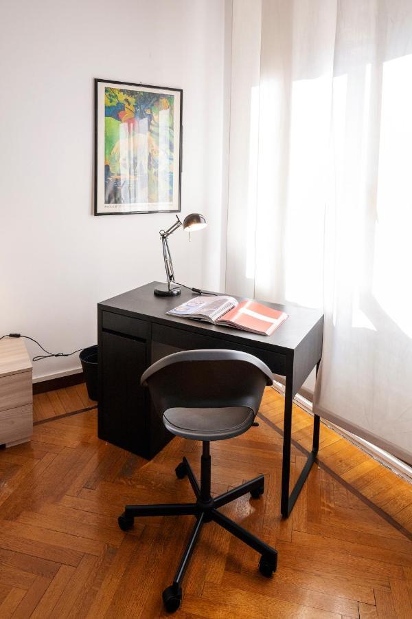 Central Apartment Milan Bagian luar foto