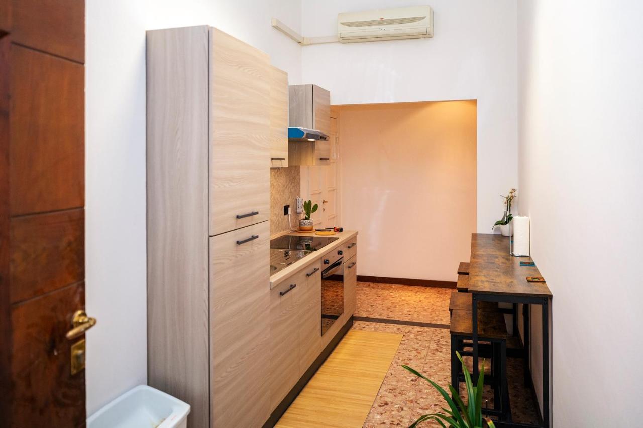 Central Apartment Milan Bagian luar foto