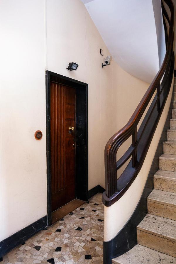 Central Apartment Milan Bagian luar foto
