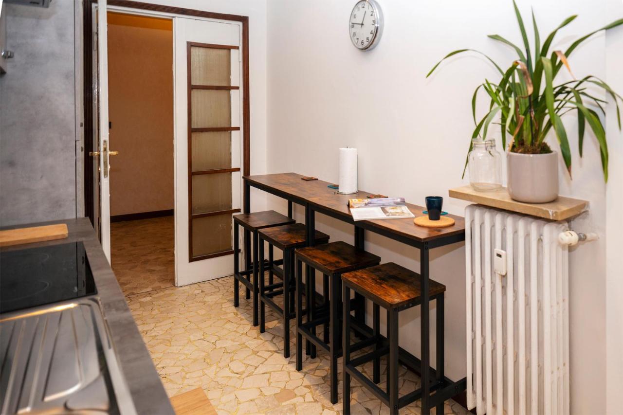 Central Apartment Milan Bagian luar foto