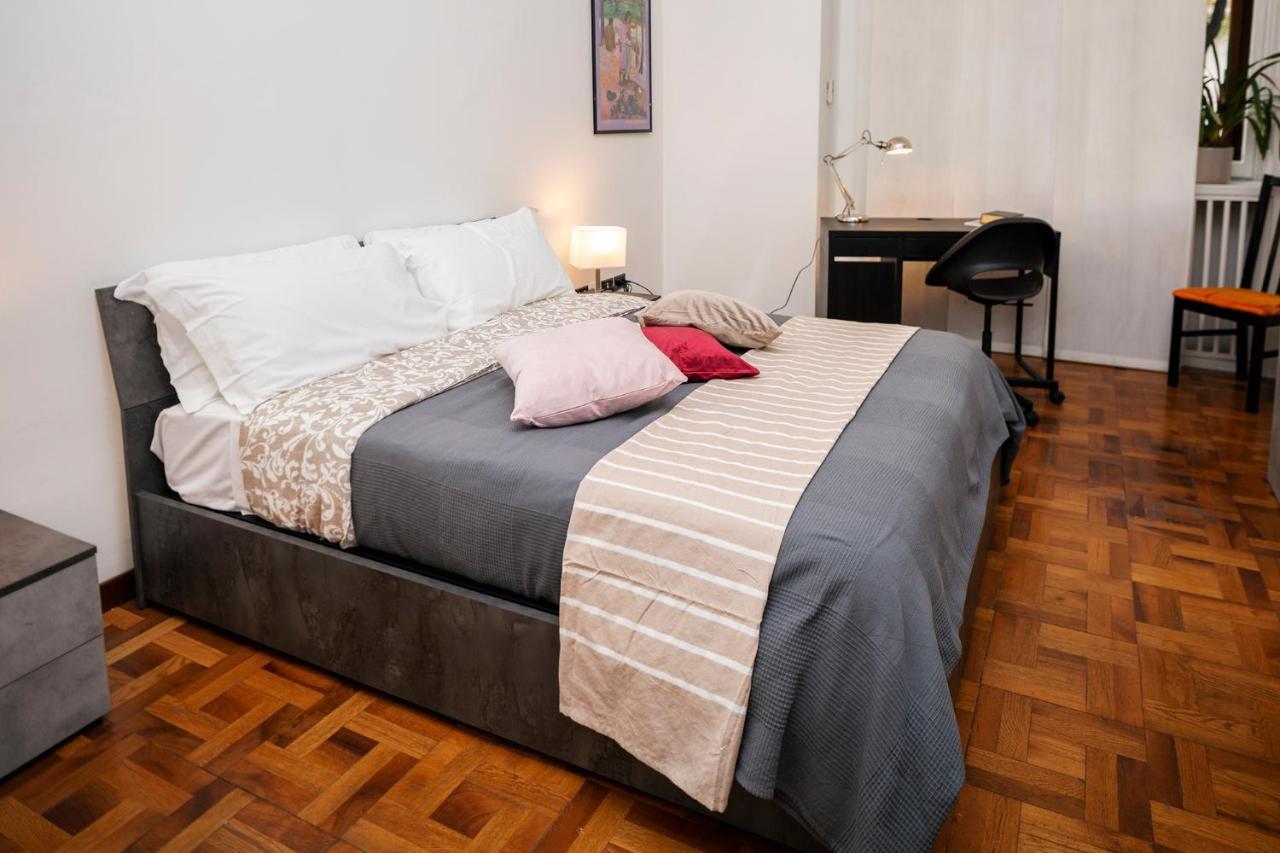 Central Apartment Milan Bagian luar foto