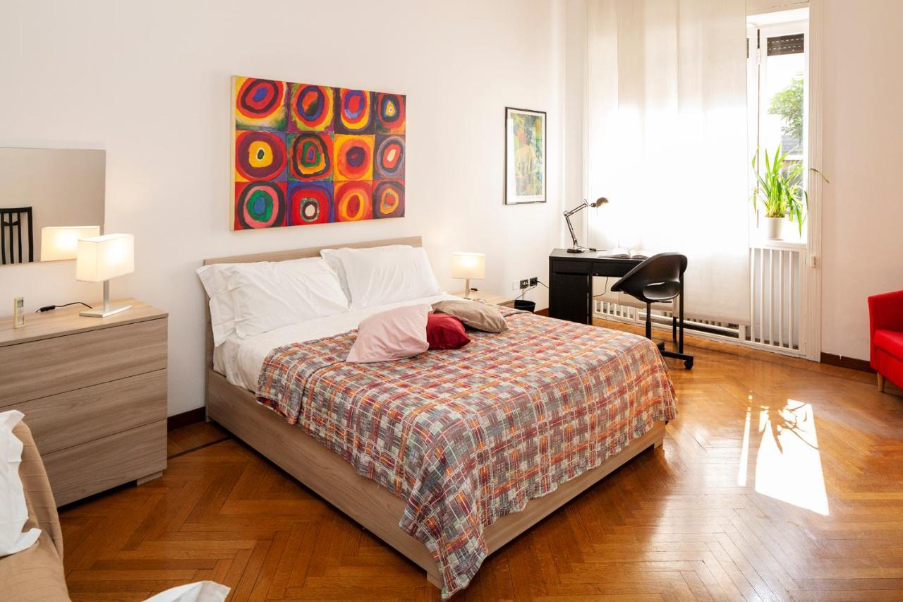 Central Apartment Milan Bagian luar foto