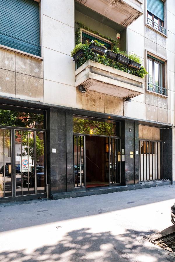 Central Apartment Milan Bagian luar foto