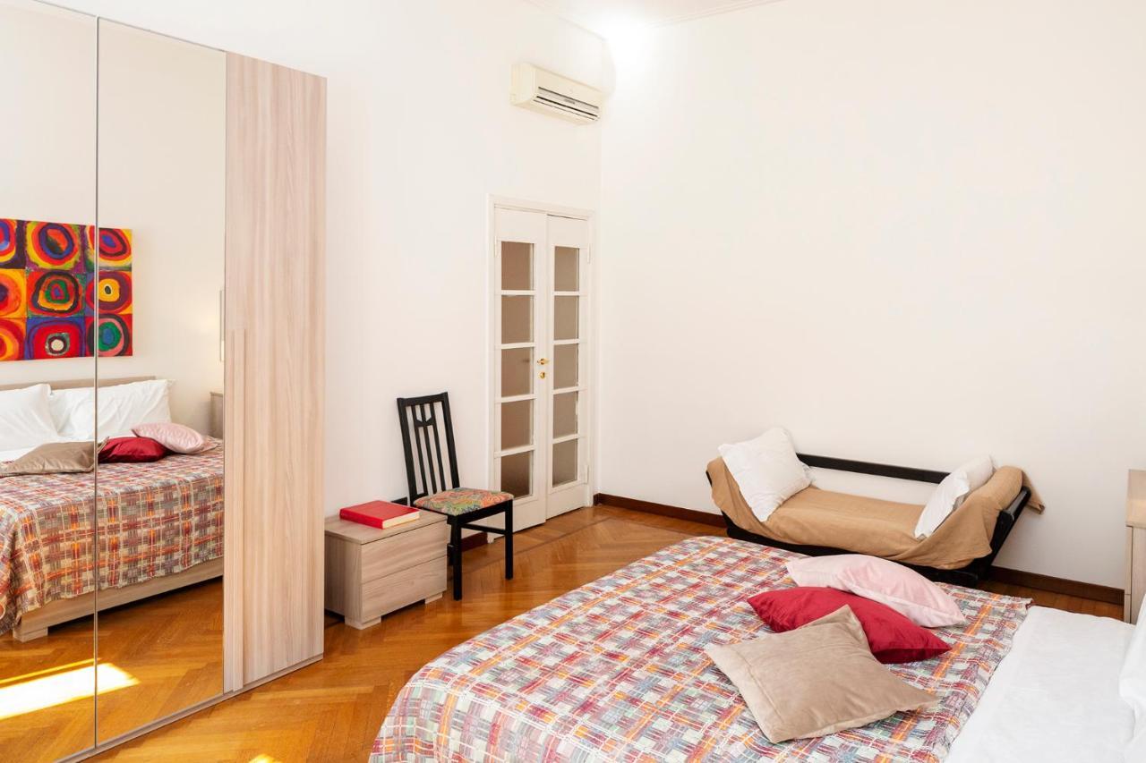 Central Apartment Milan Bagian luar foto