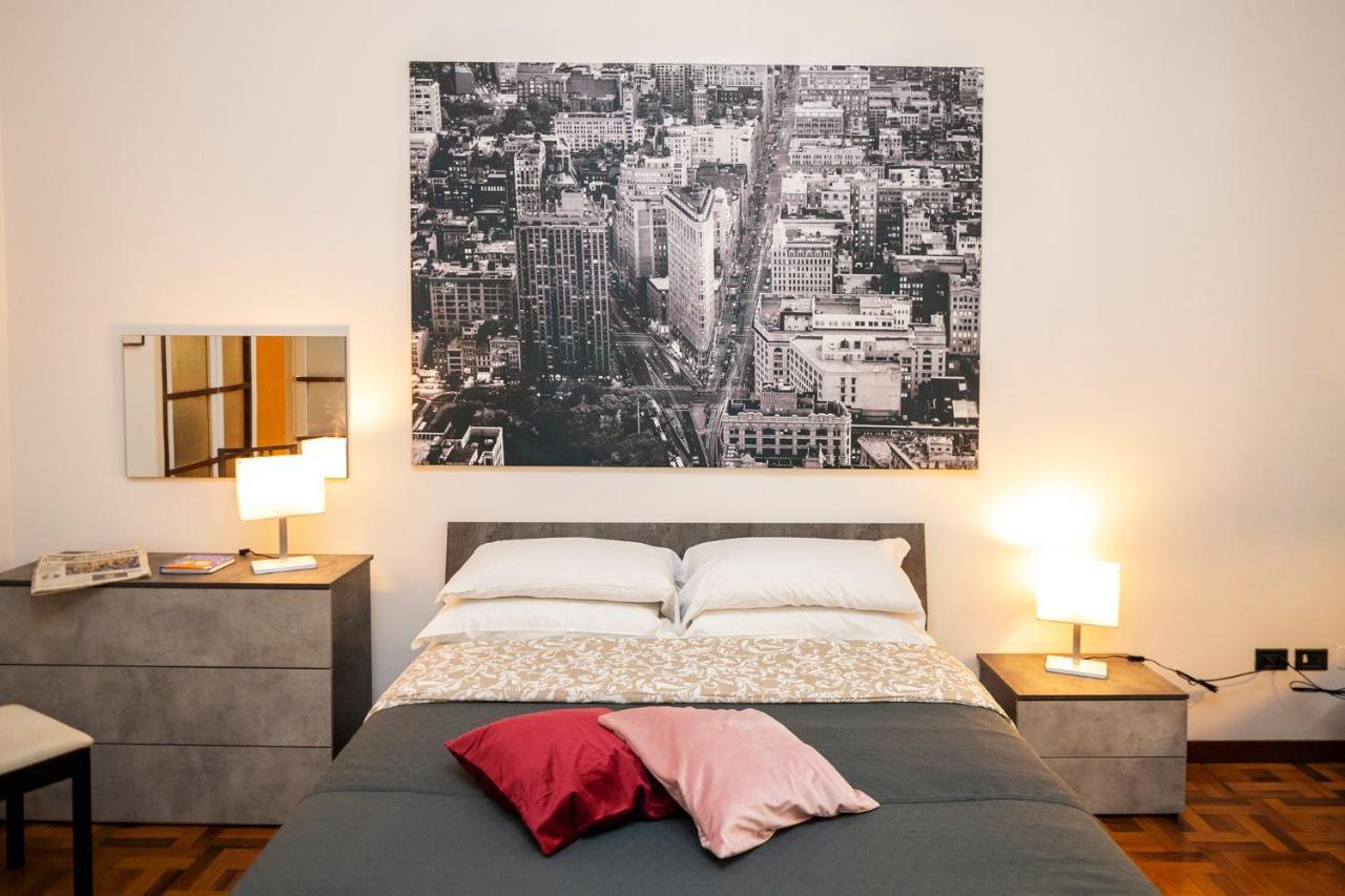 Central Apartment Milan Bagian luar foto