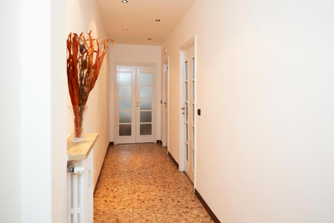 Central Apartment Milan Bagian luar foto