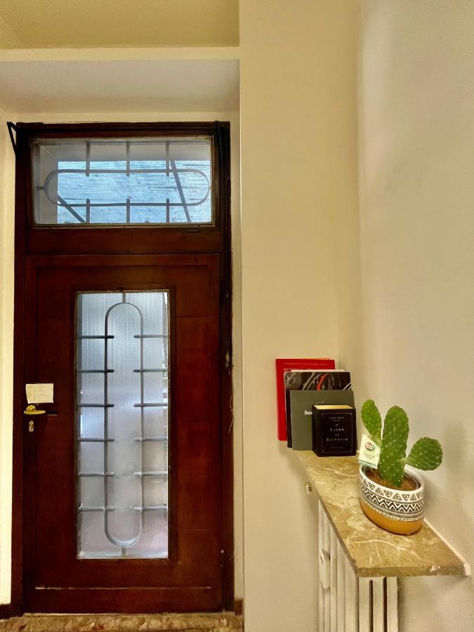 Central Apartment Milan Bagian luar foto
