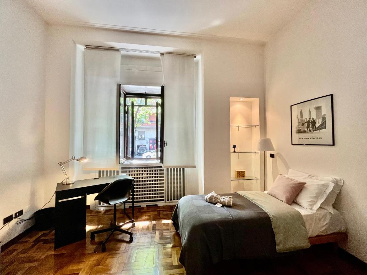Central Apartment Milan Bagian luar foto